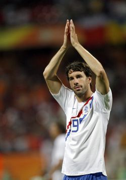 Cole admits that he had to leave United because Ruud van Nistelrooy had took his spot as their primary goalscorer, but he bears no grudges against RVN or the club.