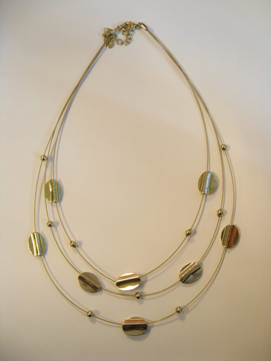 Layered gold necklace: For dinner with the girls or a date with that hot senior, throw this little number around your neck to give your look a touch of class.