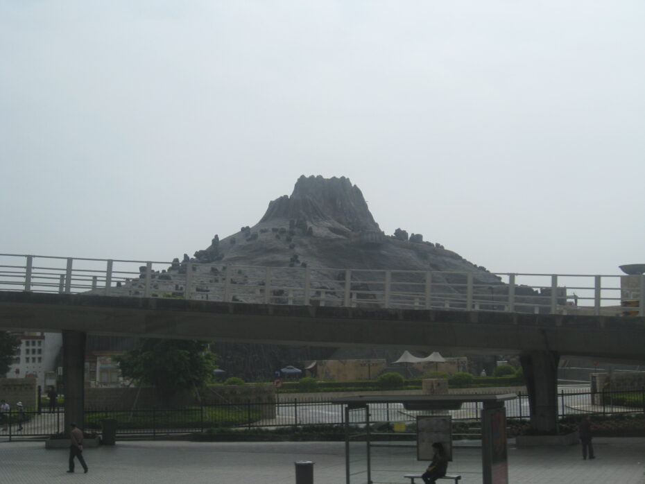A forty-metre-high fake volcano that "erupts" daily at 5.40pm at Fisherman's Wharf