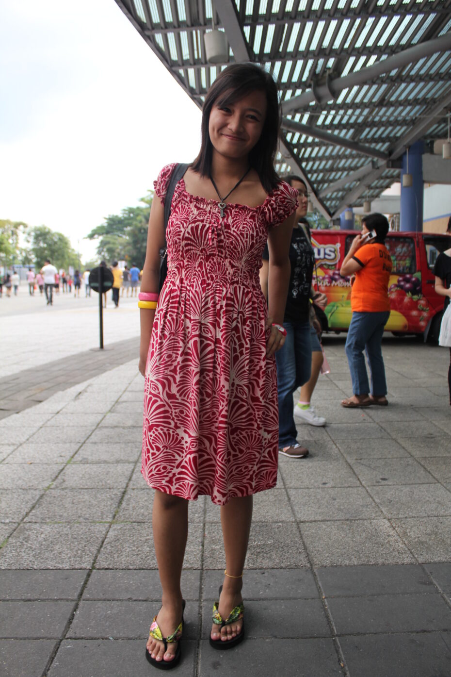 Anis Hafiza Abdul Razak came to support her school's team in this summery dress