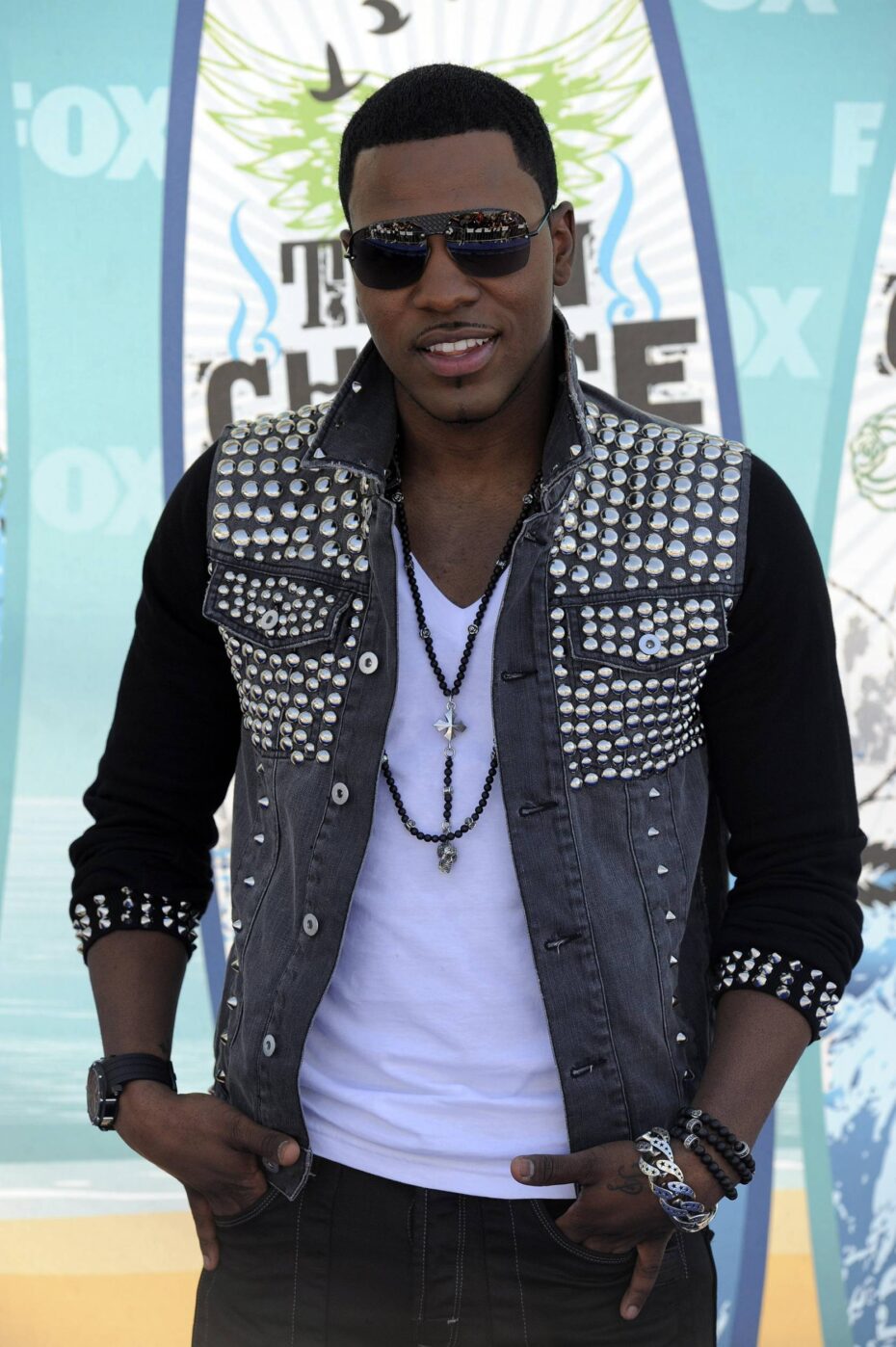 Just for eye candy (2): Jason Derulo working this studded jacket