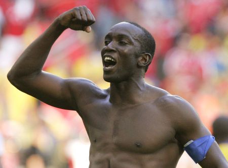 Would you enjoy playing in the 'hole' behind Dwight Yorke?