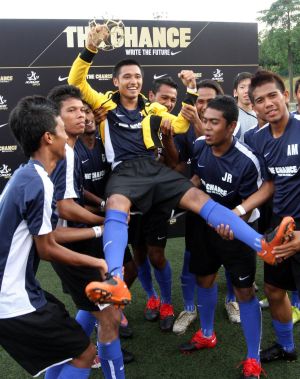 Zaky with the other finalists of The Chance.