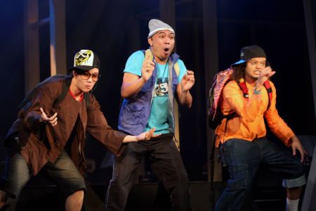 Follow The Light is a modern take on the Christmas story, and that's Liang in the middle as a hippity-hop Wiseman =P