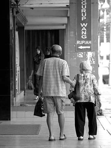 jlstreets3 Robin loves the wealth of story possibilities in street photography.