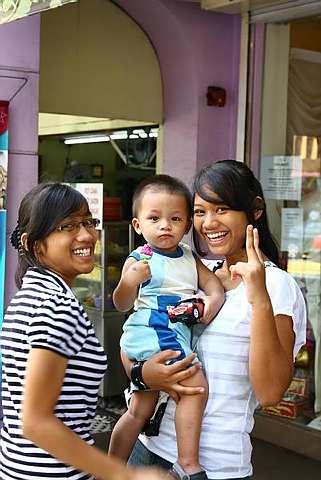 jlstreets5 There are lots of friendly folks on the streets who like to have their photographs taken. - Jsaon Lioh