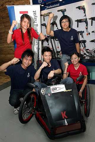 quad Team Quad Drive from UCSI University came in second in the Malaysian leg of the Bosch Power Tools Asia Cordless Race 2011. (clockwise from left) Chan Pak Leong, Low Chern Yee, Ang Ming Joo, Tan Ying Hua and Lee Thean Chai.