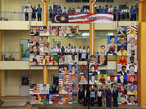 kdu2 Sri KDU Secondary School students and prefects celebrating the successful completion of their Merdeka project entitled "54 Faces" with their principal Mrs A.K. Chan (front row left,) deputy principal Hariet Thomas (second from left), project advisors Mr Rajandran Thanimalay (second from right) and Encik Abd Hanif Abd Hamid (third from right) and teachers.