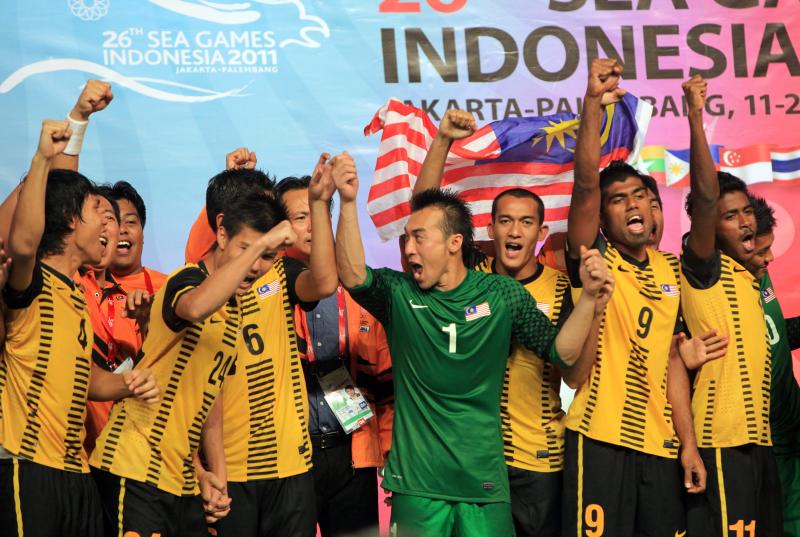 footballsea Malaysia's players jubilate after winning against Indonesia during the Southeast Asian (SEA) Games final match at Gelora Bung Karno stadium in Jakarta, Indonesia, 21 November 2011
