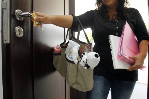 Many young mothers are stay-at-home mums, but there are also those who find ways to balance work and family.