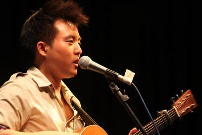 YouTube sensation David Choi gave an excellent performance last Sunday.