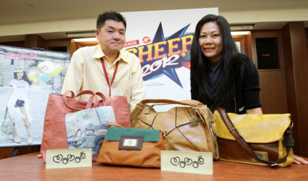 The Star Head of Events and Promotions Kenny Thong(left) and Red6 Labels Sdn Bhd (Momoe) Managing Director Angela Yeap.