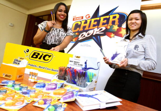 The Star Senior Executive (Advertising) Jasmina Gafor (left) and BIC Product (Malaysia) Sdn Bhd senior product executive Asmes Ng.