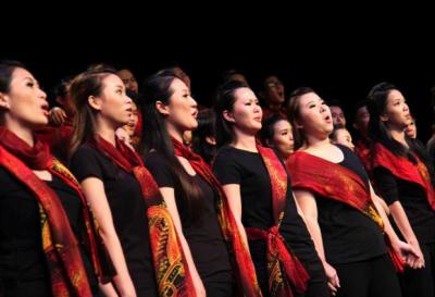 The singers joining hands for a very emotional encore during their concert at KLPac, A Choral Voyage: Contemporary Masterpieces.