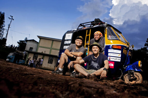Malaysian photographer Geh Chee Minh (left) and his Singaporean Rickshaw Run teammates Mark Teo (right) and Joe Peter (back)