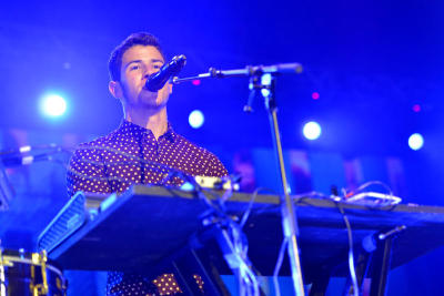 The youngest of the siblings, Nick Jonas, singing while playing the keys.