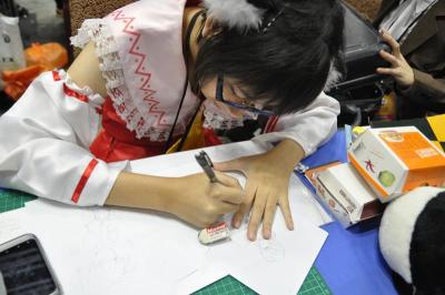 file68d02qp79w4leuie89s Apart from cosplayers, local comic artists were also at the event to showcase their talents.