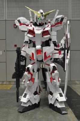 file68d01lh0dfm1egie98a3 Nope, that’s not an action figure — it’s a cosplayer from Singapore. — ARIS ZAINAL/The Star