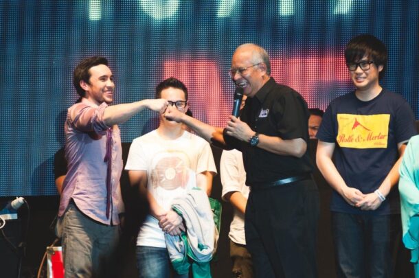 YouTube celebrity Chester See and Prime Minister Dato' Sri Mohd. Najib casually fist greets in smiles to show the youth spirit.