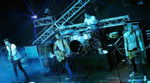 Lawson heats up the stage!