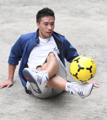 Nam the man showing off his moves us.