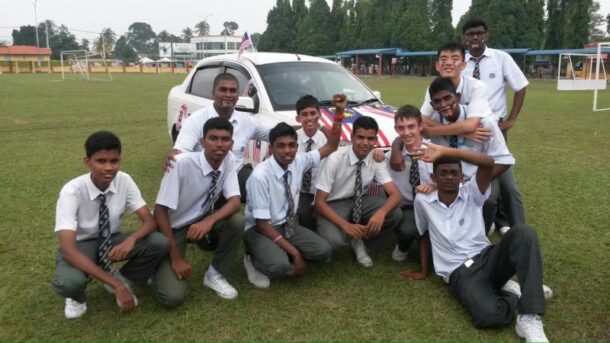 Villegas and his schoolmates at SMK Sultan Badlishah, Kedah posing with the car they decorated in conjunction with Merdeka.