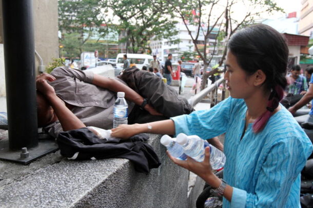 A group of friends started Keep the Change, running projects to provide with food and clothes for the homeless people.