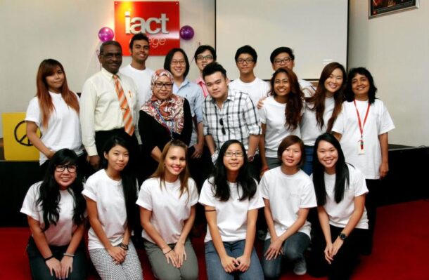 The IACT College students behind the "Keyboard Heroes" initiative with the guests at the project launch, (from second left) Gangadara Vadivel, President of the National Council of Befrienders Malaysia, Dr Adilah Sulaiman from University Malaya Medical Centre’s psychiatry department, R.AGE editor Ian Yee and YouTube star Reuben Kang.