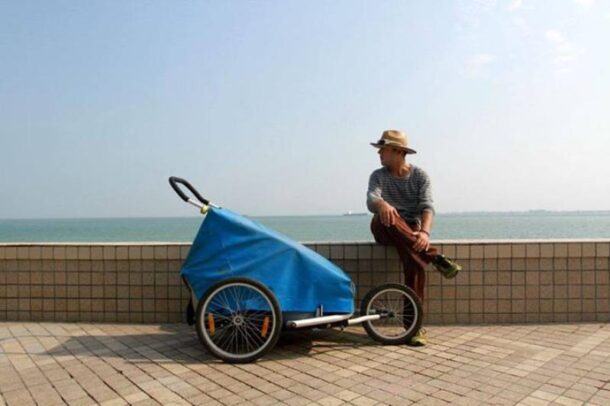 While walking through Malaysia, he had the chance to visit Penang's famous Gurney Drive. Everything he needs is in that 'pram'.