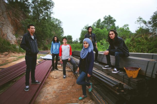 Bob toured with local band Maddthelin when he first became a music photographer.