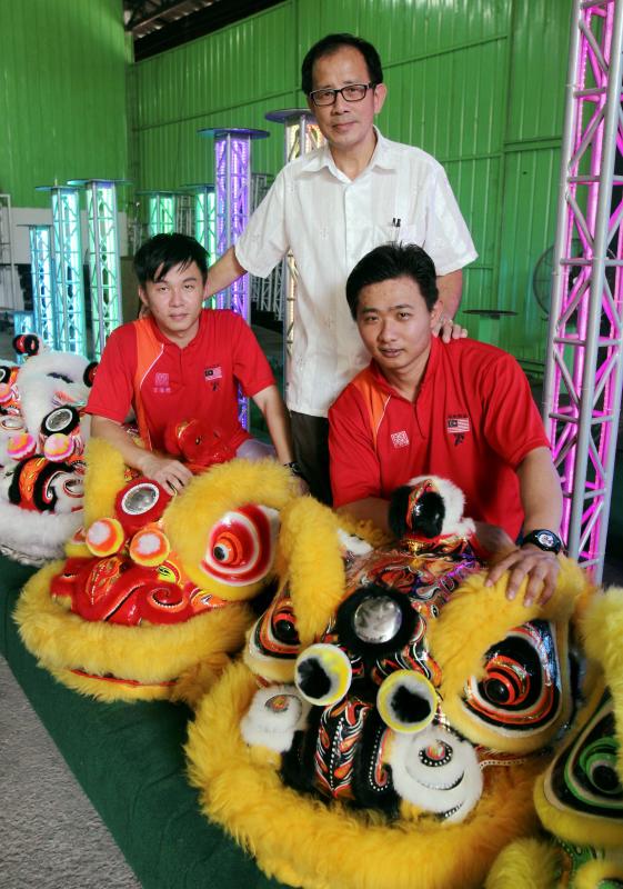 Kun Seng Keng Lion and Dragon Association's chairman, Tan Chong Hing (middle), with Si Tiam Yong (left) and Chong Kok Fu.