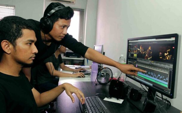 The IkanPaos Kolektif team is also heavily involved in creating music videos and commercials.