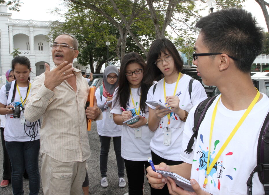 Ipoh mali: Perak Heritage Society president Law Siak Hong giving the BRATs an amazing walking tour of heritage and historical sites around Ipoh.