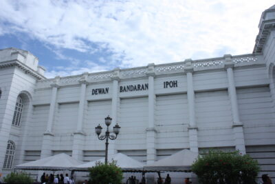 Iconic: Perak Heritage Society president Law Siak Hong sneaked the BRATs into the iconic Ipoh Town Hall, where we had a history lesson on the building’s gorgeous balcony overlooking the city’s former colonial administrative capital.