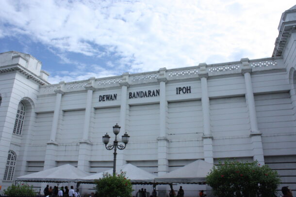 Iconic: Perak Heritage Society president Law Siak Hong sneaked the BRATs into the iconic Ipoh Town Hall, where we had a history lesson on the building’s gorgeous balcony overlooking the city’s former colonial administrative capital.