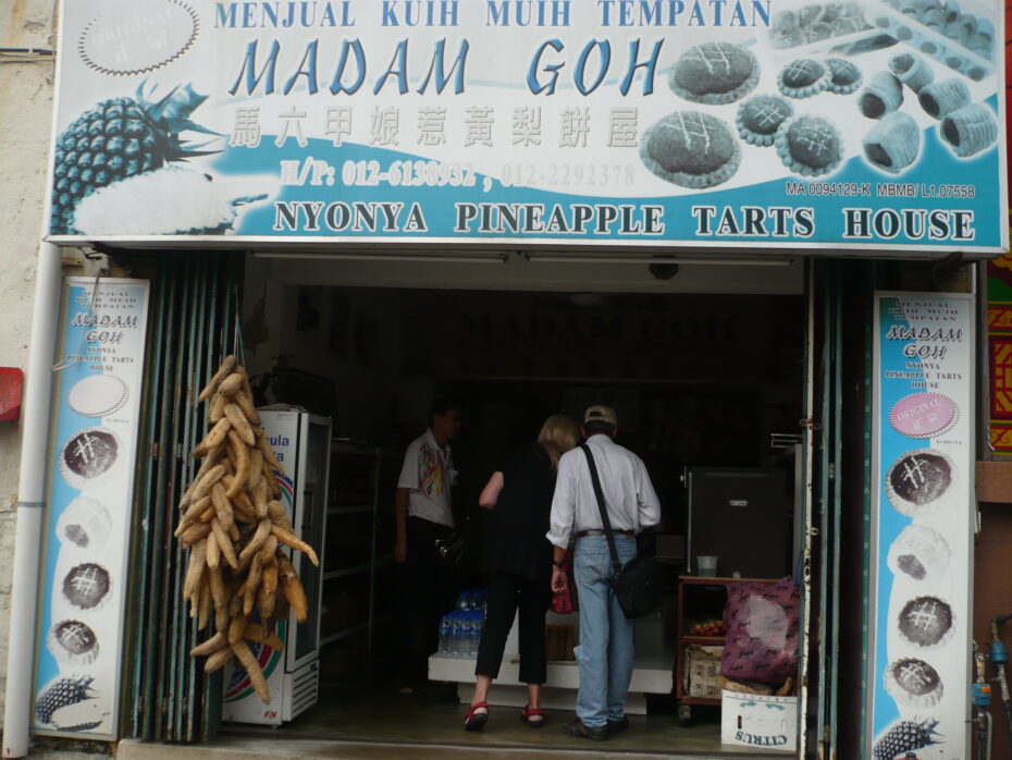 The shop opened for business in 2000, kicking off with a stall on Jonker Walk. Today, Goh has her very own space, renting a lot on Jalan Tokong. She sells over 10,000 tarts a week!