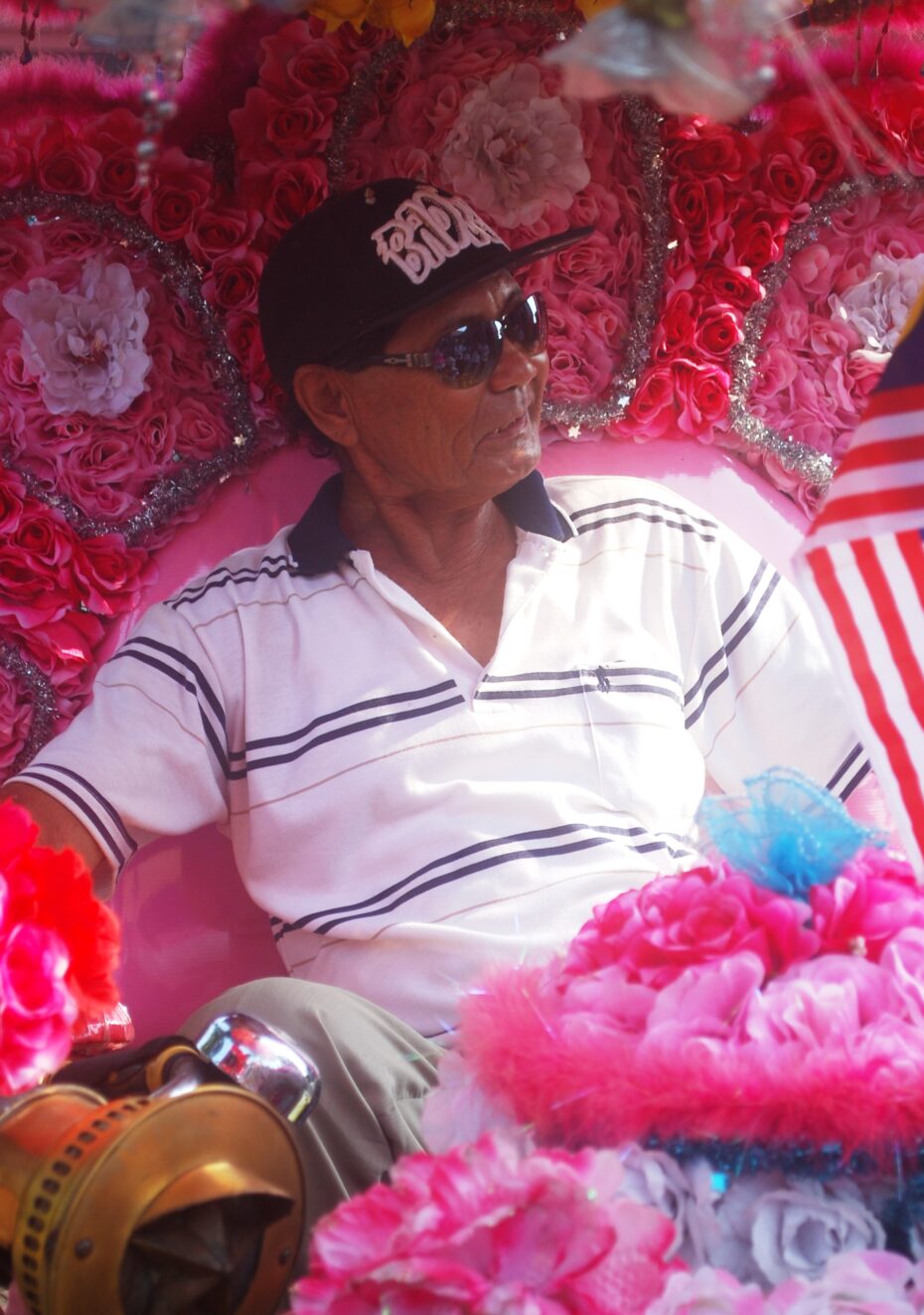 Salleh's children have declined to take over his business because they don't see it as a lucrative career. However, the 68-year-old has had his fair share of glamour. He has ferried VIPs and appeared on TV several times!