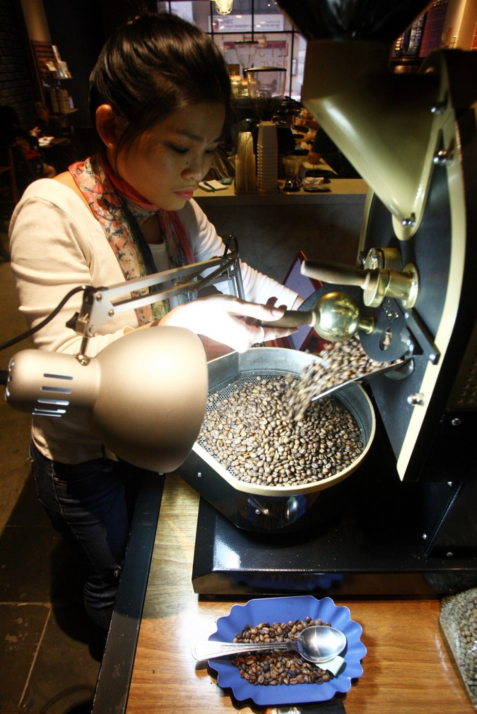 Master Roaster Jamie at Sprezza.