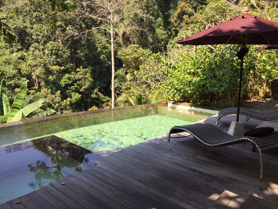 Casabrina, BRATs, Raub