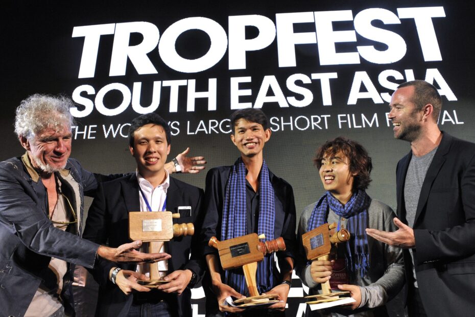 Tropfest South Eash Asia 2015 champion Polen Ly (middle), runner up Jake Soriano (2nd left) and third placed Somchanrith Chap (2nd right), joined by renowned cinematographer Christopher Doyle (left) and actor Sullivan Stapleton (right).