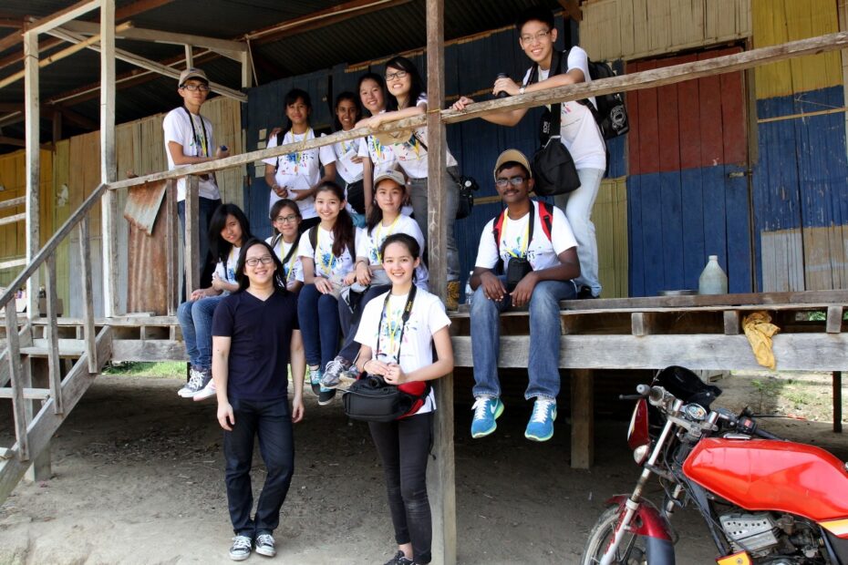#TeamIan from BRATs Raub 2015 posing in front of the long house at the Sungai Dalam orang asli village. SAMUEL ONG / THE STAR