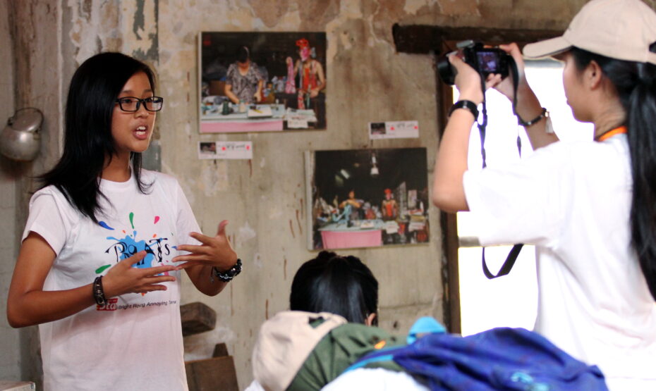Marsha Choo from #TeamIan recording a stand-upper at the Eh He art gallery and cafe. Check out the BRATs Johor Baru videos at rage.com.my/brats!
