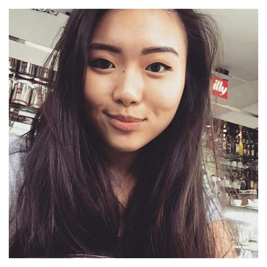 Woi listens to very loud music to take a break from reality. She knows it is harmful, but finds it hard to break the habit