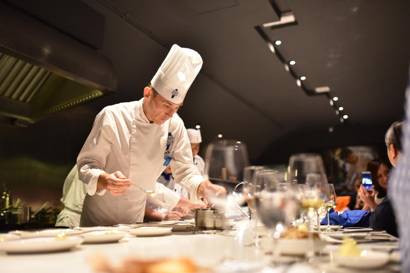 R.AGE Food Fight winners will get the chance to learn from Chef Rodolphe Onno, a French master chef with over 20 years' experience. He is also the technical director of Le Cordon Bleu Malaysia.olph