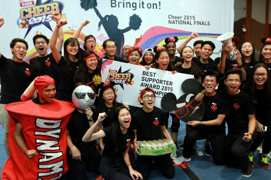The supporters from SMK Damansara Jaya, the Dynamicks, won the U Mobile Best Supporter Award for their incredibly positive attitude and ear-splitting noise levels throughout the CHEER 2015 Finals.