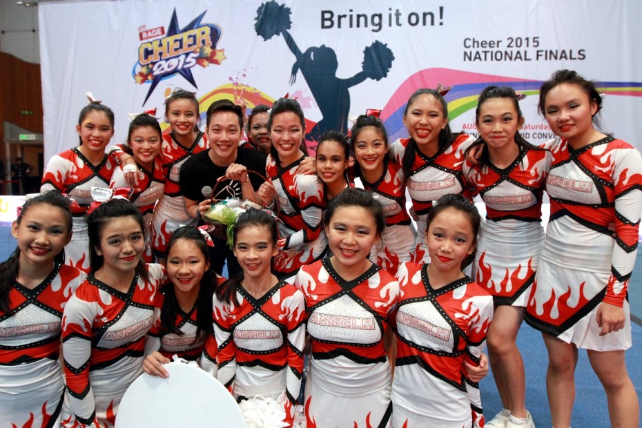 Team Anselm giving Teo a Starbucks hamper to thank him for being their CHEER Celebrity Supporter. -- Photo: LOW LAY PHON/The Star