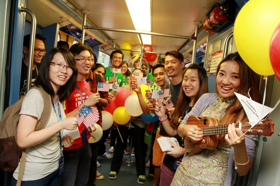 Singer-actress Chelsia Ng kept everyone on board entertained with her lovely performance.