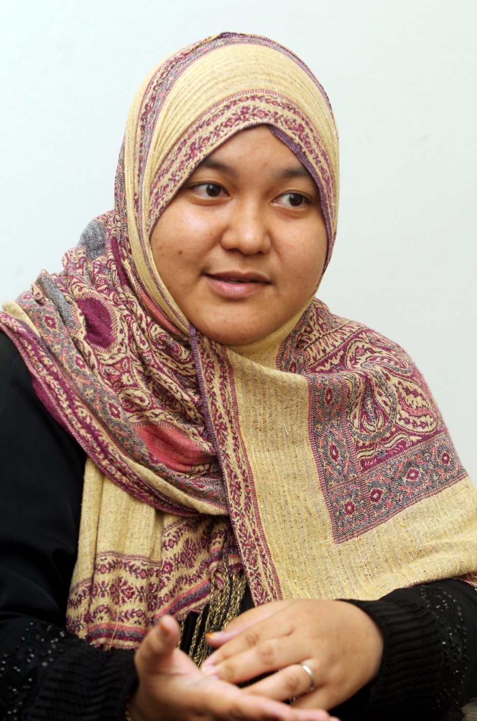 While it might seem crazy that teenagers would so easily trust strangers they met online, Aina says it's a confusing phase for them, and sexual predators take advantage of their vulnerability. ―Photo: Ibrahim Mohtar/The Star