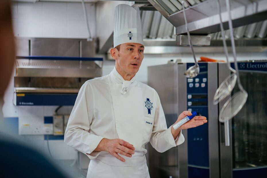 Onno stresses the importance of a disciplined workflow in the kitchen.