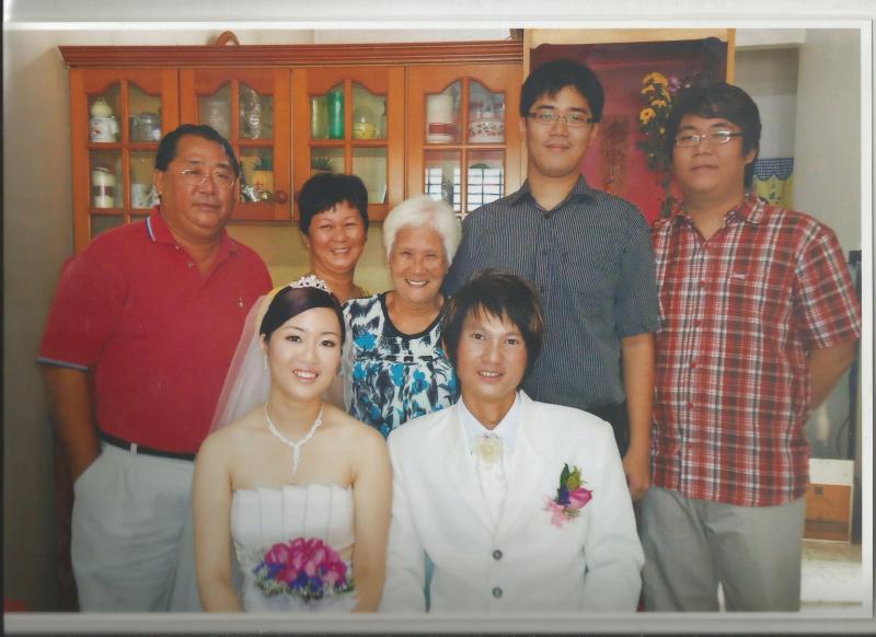 The author's sister-in-law Mdm Lam at her 80th birthday, together with family members in Sitiawan